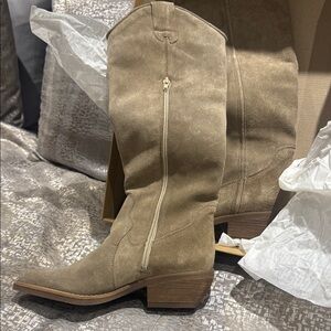 Steve Madden Taupe Heeled Boots size 8, 38